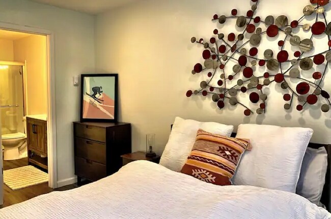 Building Photo - 2025 Canyons Resort Dr