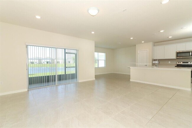 Foto del edificio - 5345 Royal Point Ave