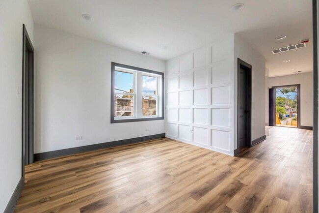 Building Photo - 7642 S Throop St