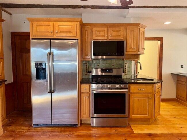 Building Photo - 25 Pine St