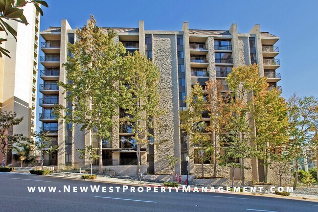 Foto del edificio - Renovated Cortez Hill 2 Bedroom at Symphon...