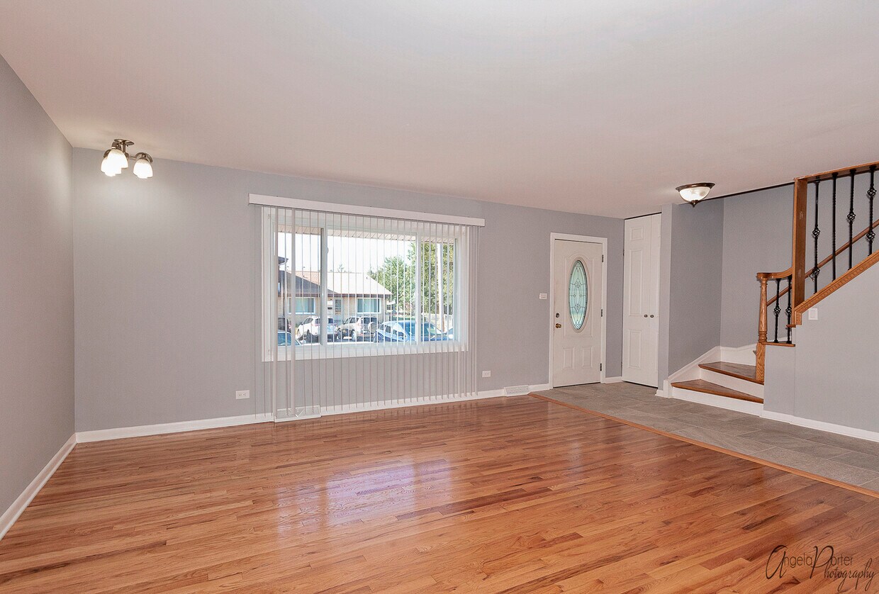Primary Photo - 7028 W Crain St
