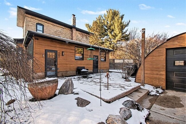 Building Photo - 704 24th Ave