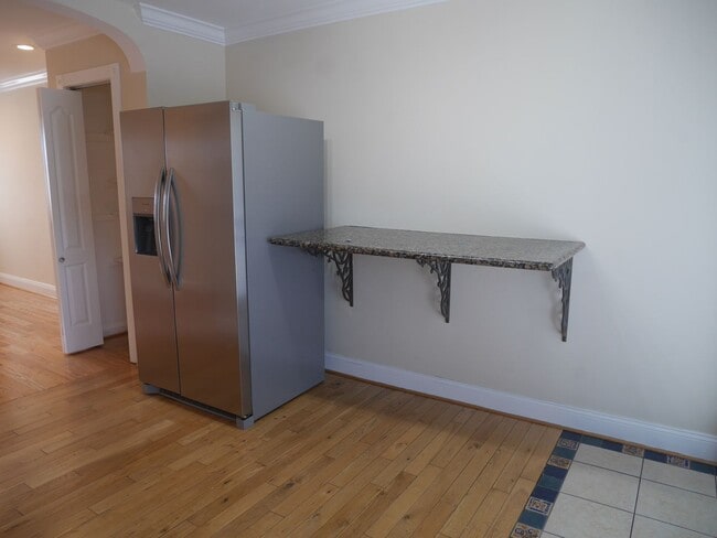 Building Photo - Modernized 2 Bedroom Rowhome in Baltimore