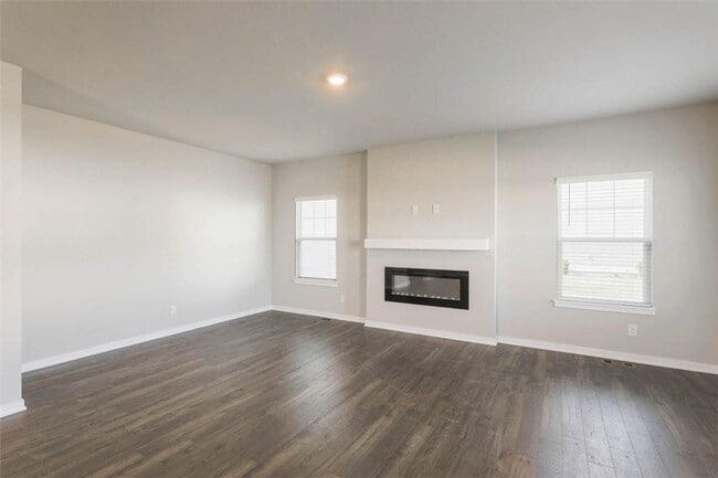 Building Photo - 2416 SW Plaza Pkwy