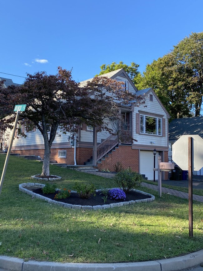 Foto del edificio - 272 Castle Ave