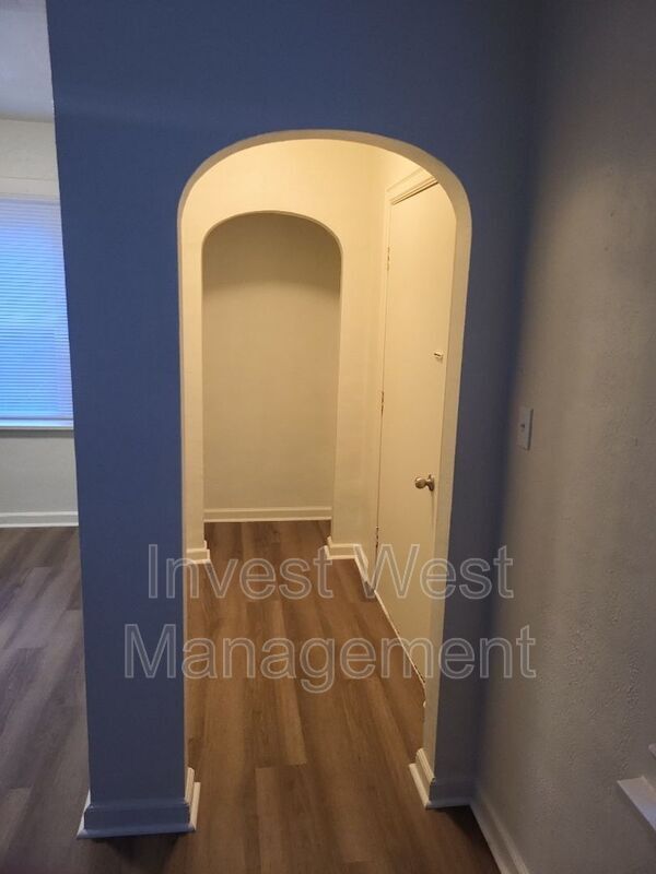 Building Photo - 1116 SE Polk St