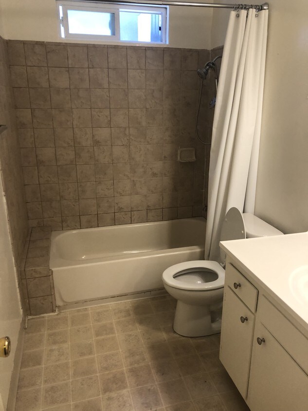 Foto principal - 18038 Burbank Blvd
