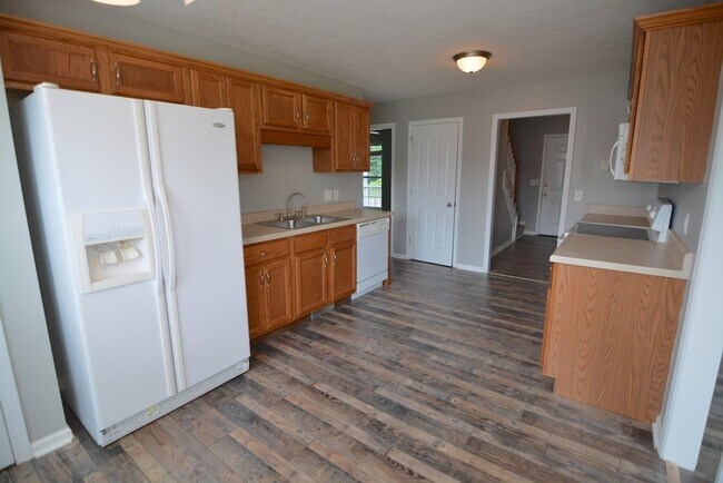 Building Photo - Amazing Home With Fireplace and Bonus Room...