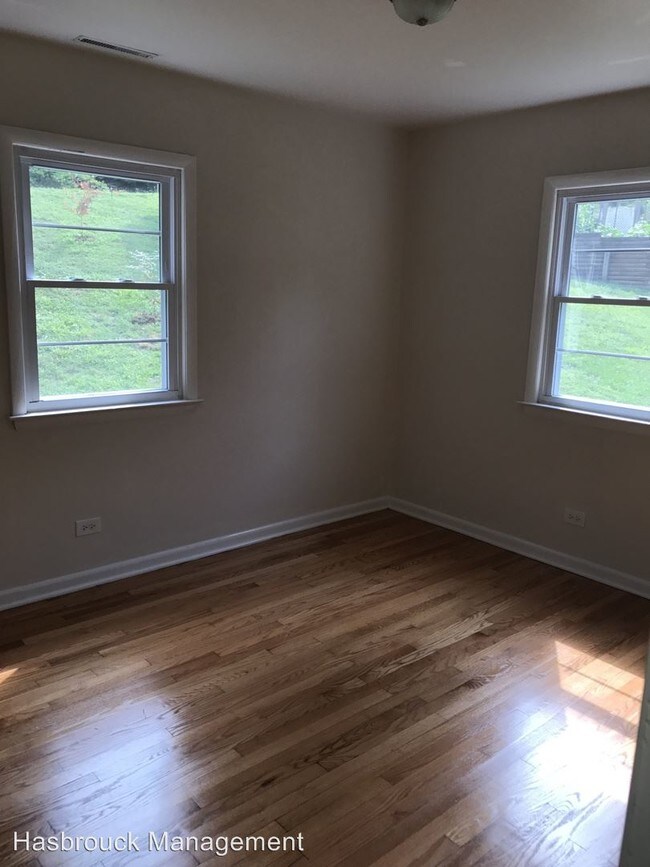 Building Photo - 707 Nelson Dr