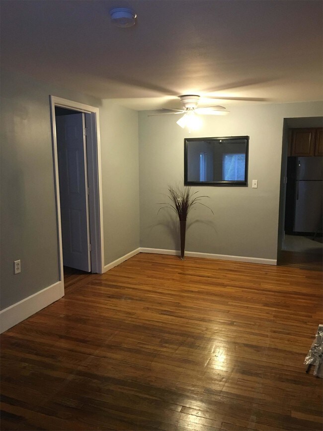 Building Photo - 4425 Fairway Dr