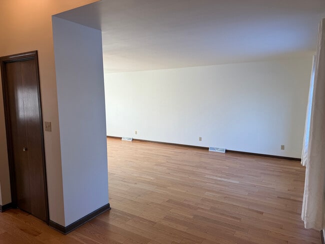 Building Photo - 13831 S Mallard Dr