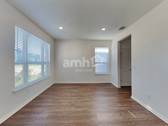 Foto del edificio - 457 Pebble Bend