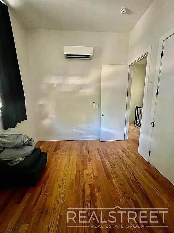 Building Photo - 3 Bed / 1.5 Bath Duplex | Bushwick | Brooklyn
