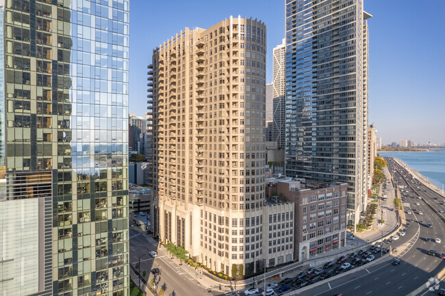 Foto del edificio - 530-540 N Lake Shore Dr