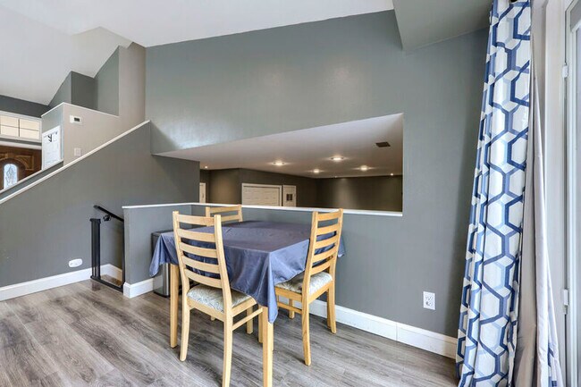 Foto del edificio - 4540 Bramble Ln