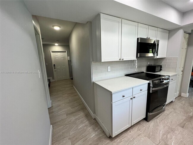 Foto del edificio - 1410 NE 56th Ct