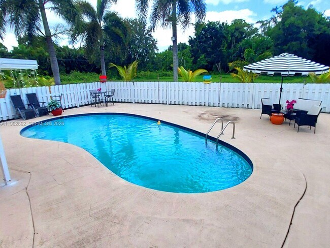 Foto del edificio - 10646 Barn Rd