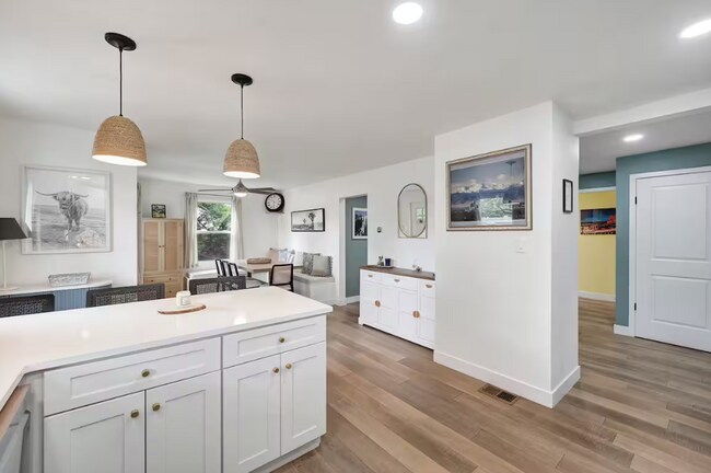 Foto del edificio - Spacious 3-Bed, 2-Bath Home in Denver
