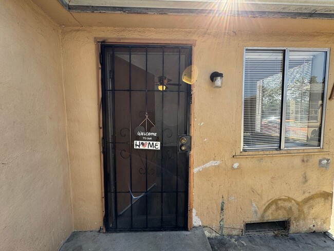 Building Photo - Cute One Bedroom Cottage with Parking Space