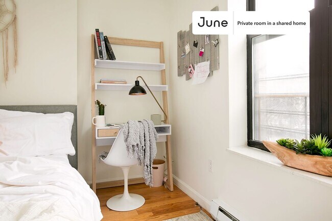 Foto del edificio - Private bedroom in 3 bed/1 bath Home