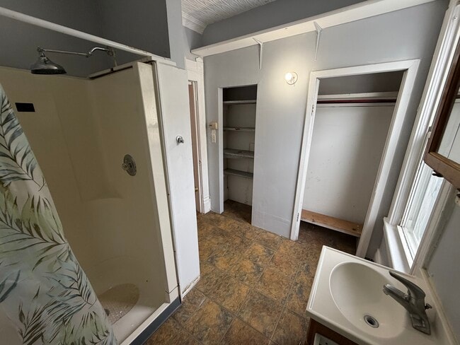 Foto del edificio - 121 Schiller Ave