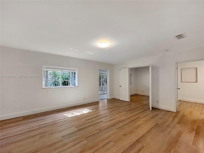 Building Photo - 969 Bay Dr