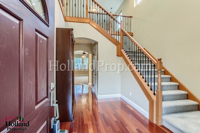 Building Photo - Bright & Spacious 3-Bedroom Hillsboro Home Backing to Green Space!