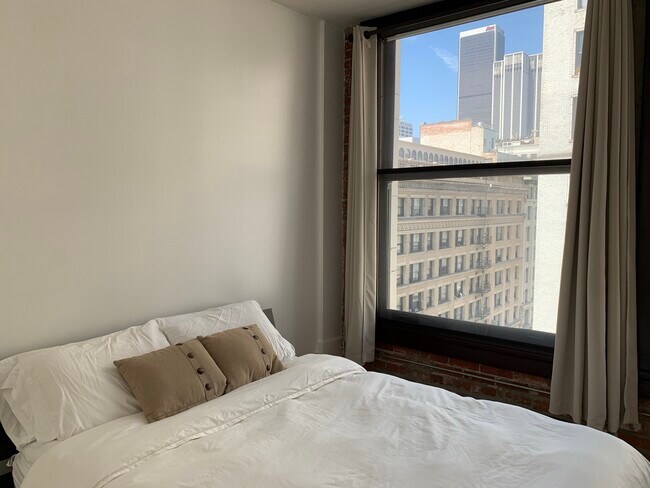 Foto del edificio - 460 S Spring St