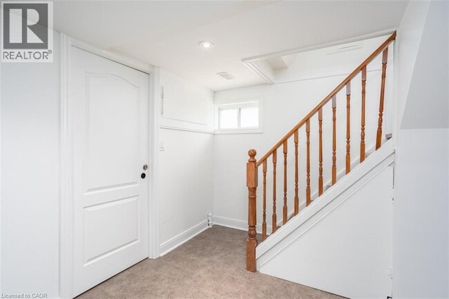 Photo du bâtiment - 2162 Mt Forest Dr