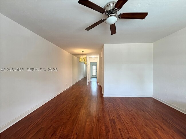 Foto del edificio - 500 Layne Blvd