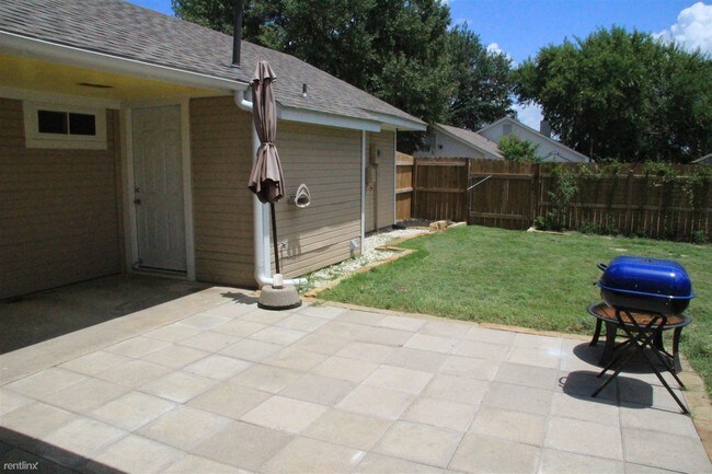 Building Photo - 802 Kalanchoe Ct