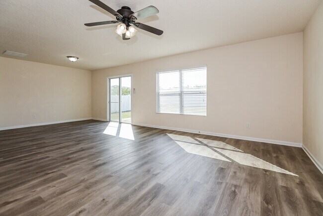 Building Photo - 1944 Rock Springs Way