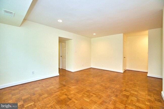 Building Photo - 1322 Fort Myer Dr