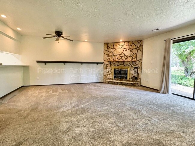 Building Photo - 2707 Fairway Dr