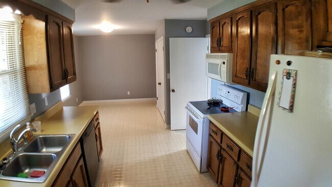 Building Photo - 521 Aurelia Lynn Dr