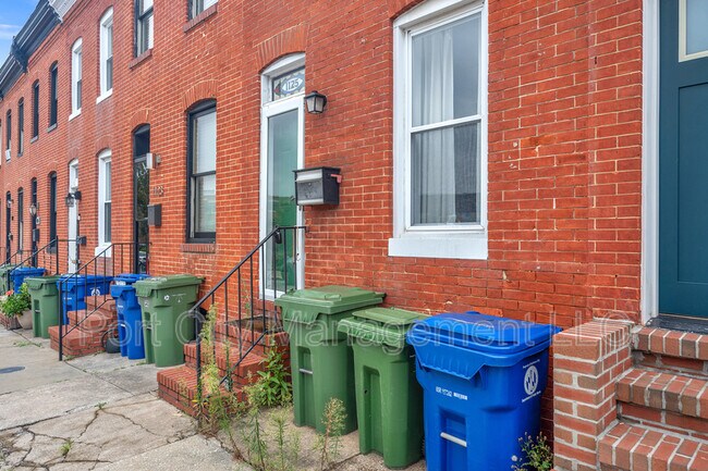Building Photo - 1125 Haubert St