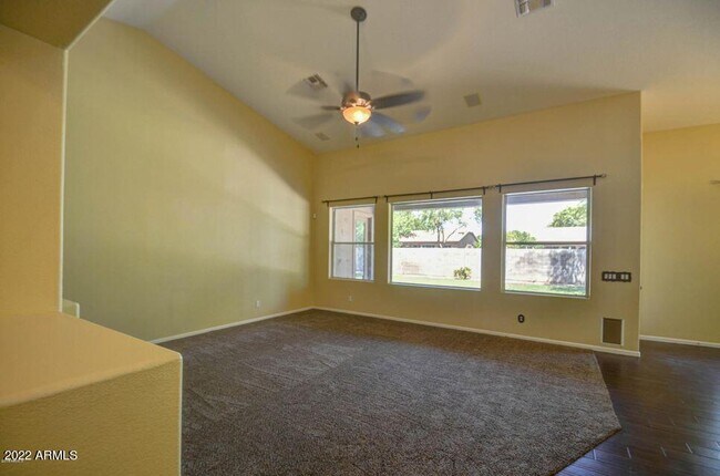 Foto del edificio - 714 E Hampton Ct
