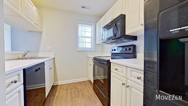 Building Photo - 713 Clearwater Ct