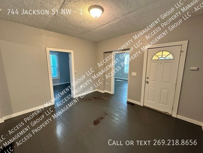 Foto del edificio - 744 Jackson St NW