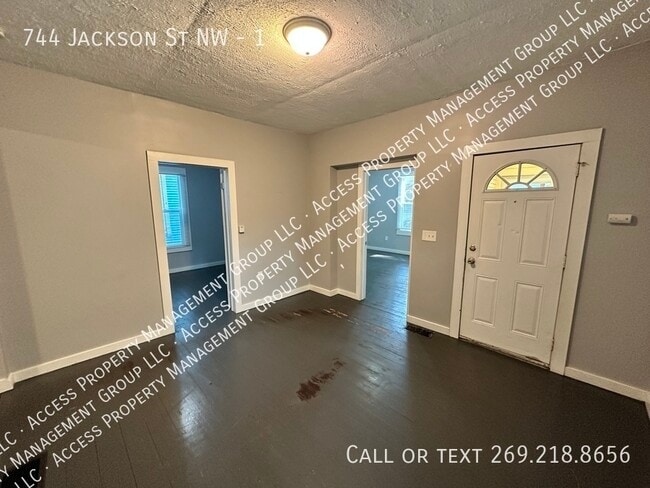 Building Photo - 744 Jackson St NW