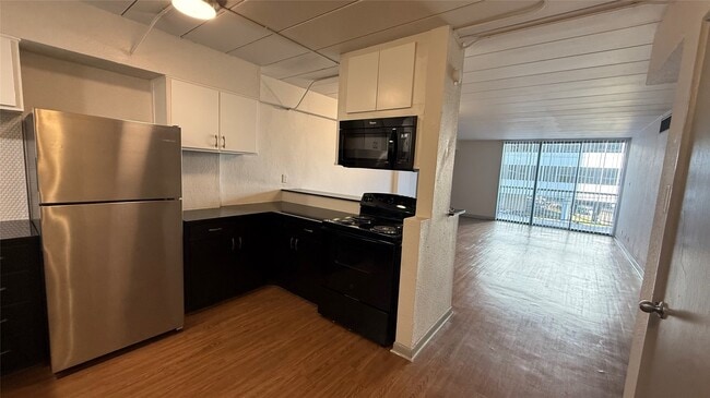 Building Photo - 5400 Memorial Dr