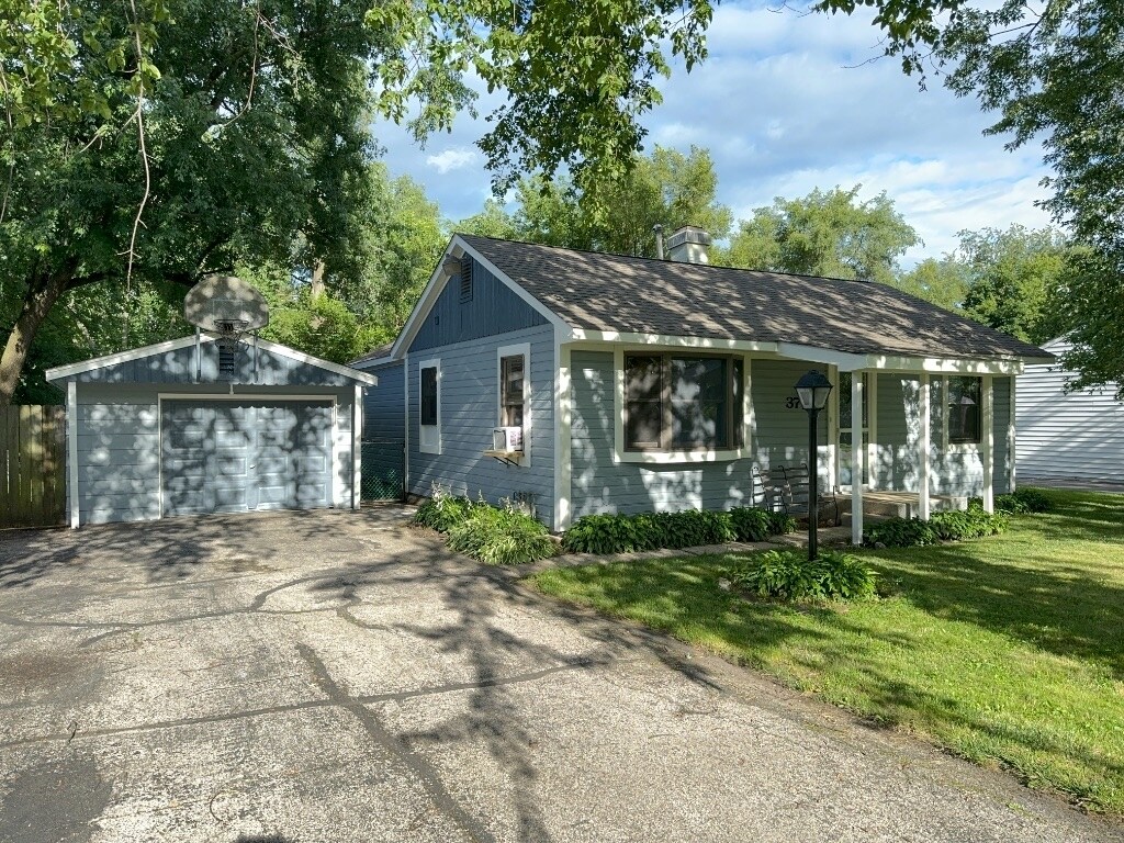 Primary Photo - 37 Heather Dr