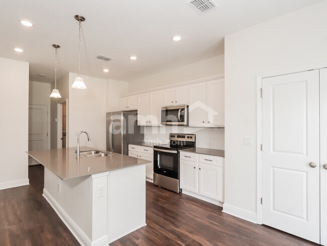 Foto del edificio - 27297 St Andrews Ave