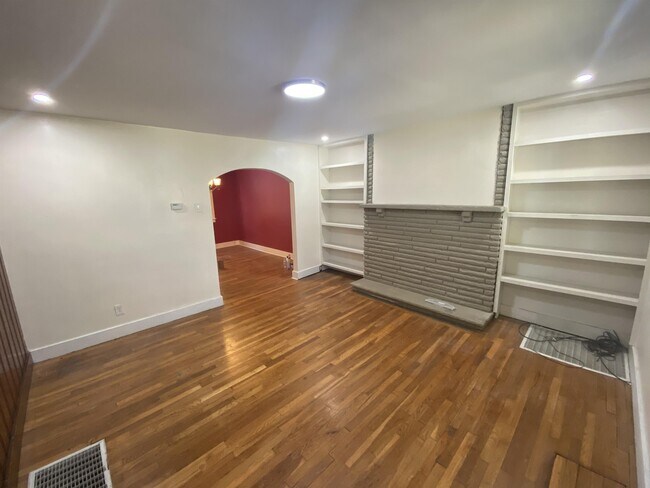 Building Photo - 1017 Mirror St