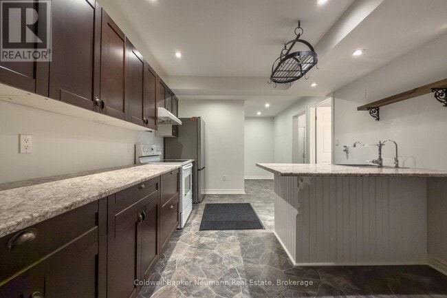 Building Photo - 4 Cutting Dr