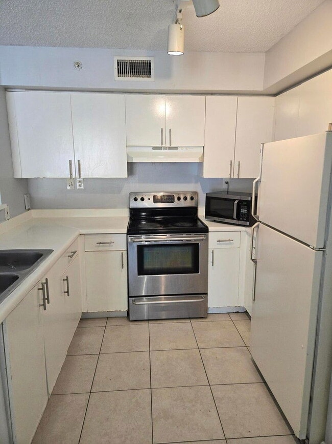 Building Photo - 7832 Sonoma Springs Cir