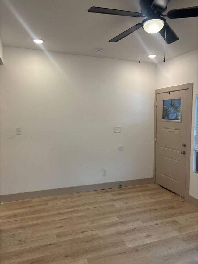 Foto del edificio - 308 W Worley St