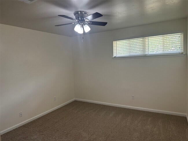 Foto del edificio - 5919 Ludington Dr