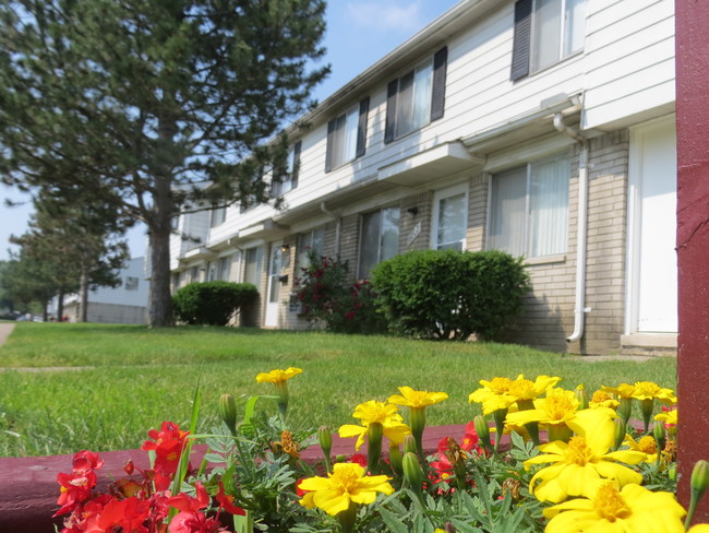 Foto del edificio - San Dee Townhomes